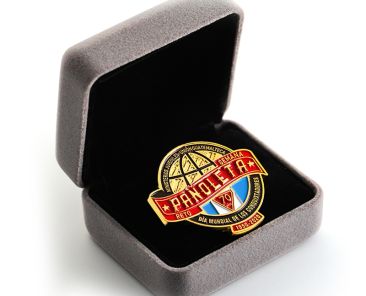 Volunteer badge pin custom