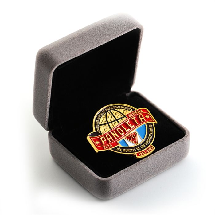 Volunteer badge pin custom